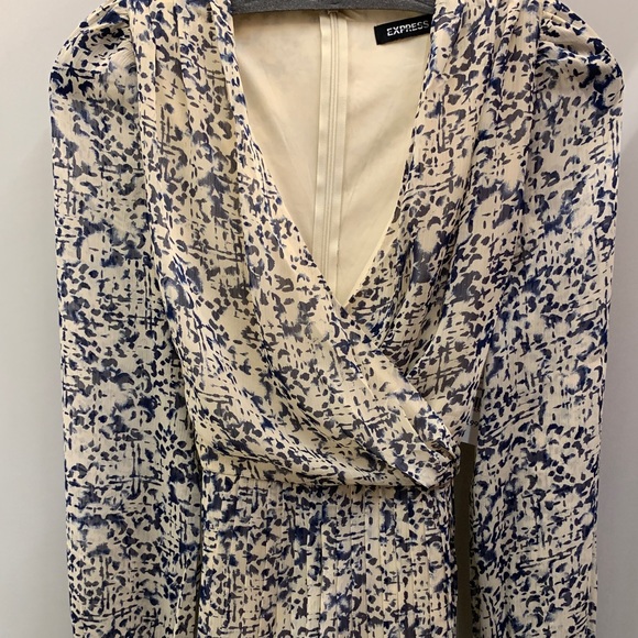 EXPRESS ROMPER ✨ - Picture 2 of 3